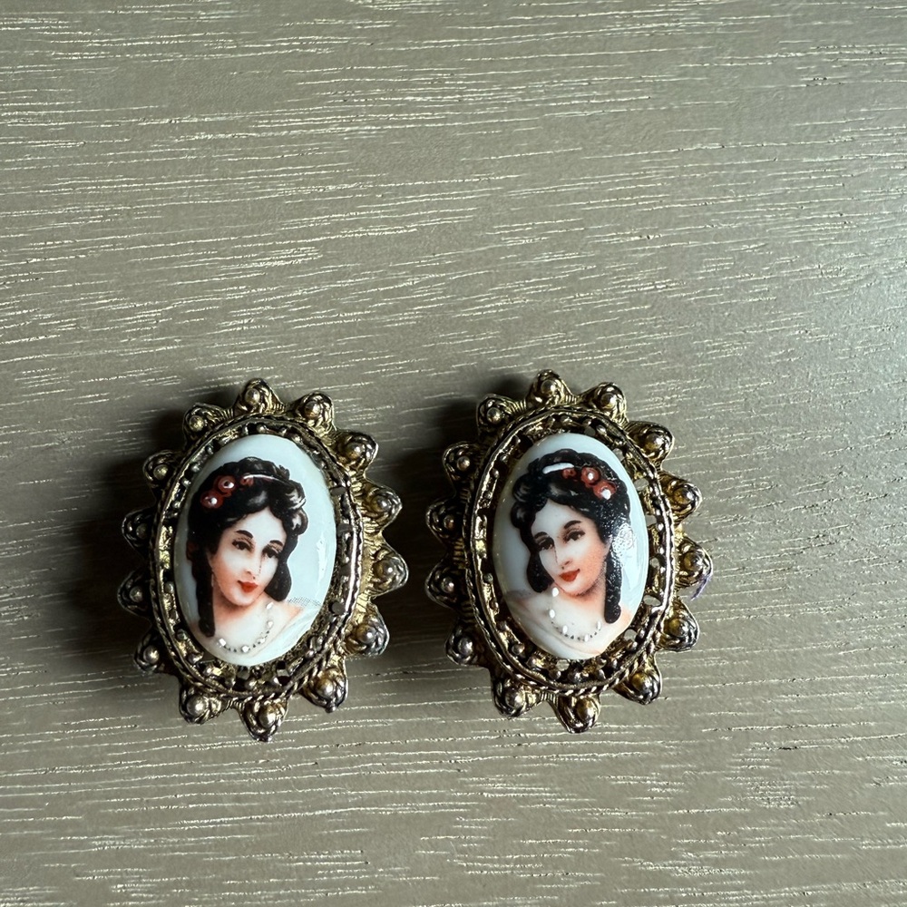 Vintage Limoges Porcelain Hand Painted Cameo Clip On Earrings